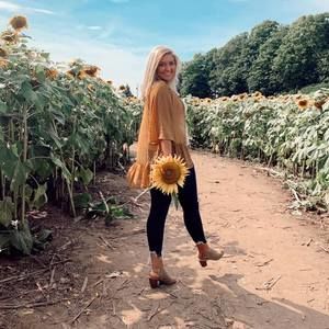 Meet your Posher, Courtney